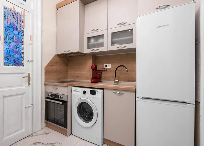 ω Omega, Nilie Hospitality Mgmt Apartment *